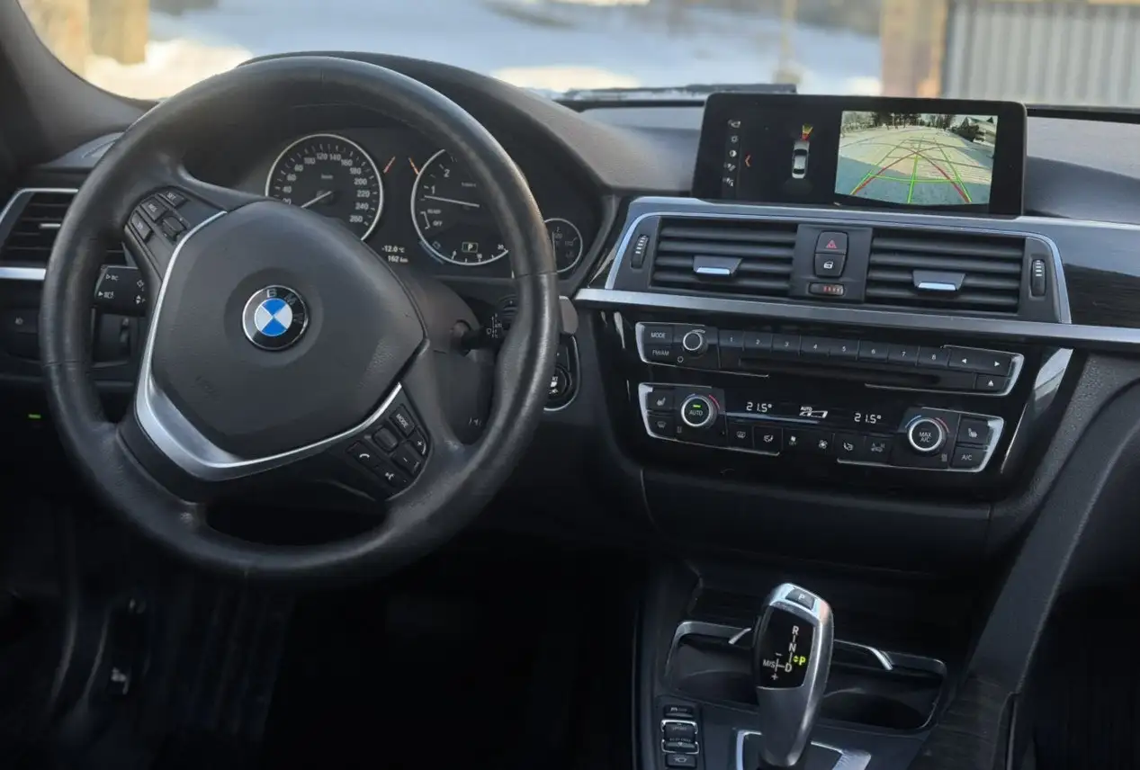 BMW 330i 2017 года в отличном состоянии - Авто в Омск