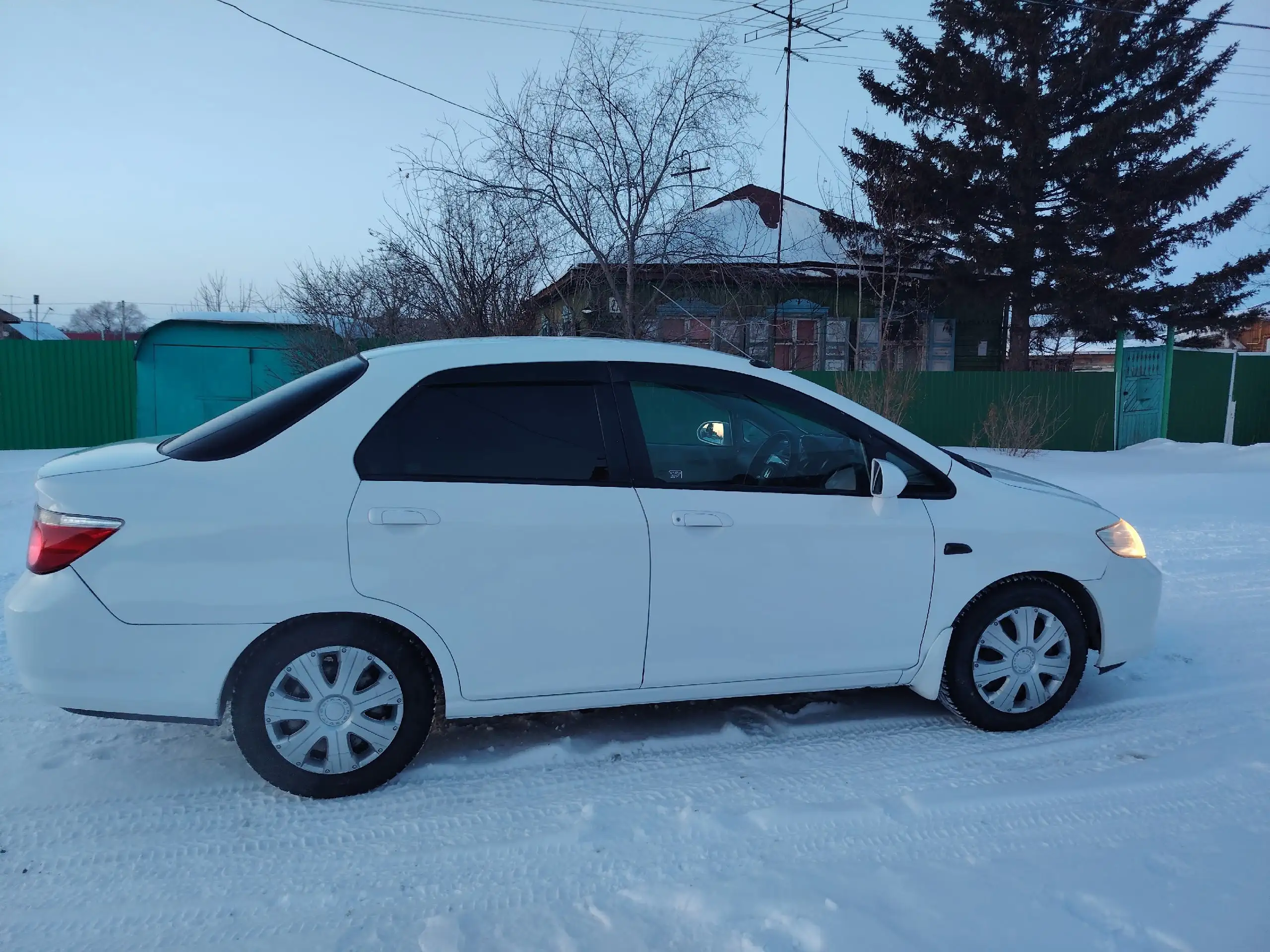 Продажа Honda Fit Aria 2005 года - Седаны (Авто) в Омск