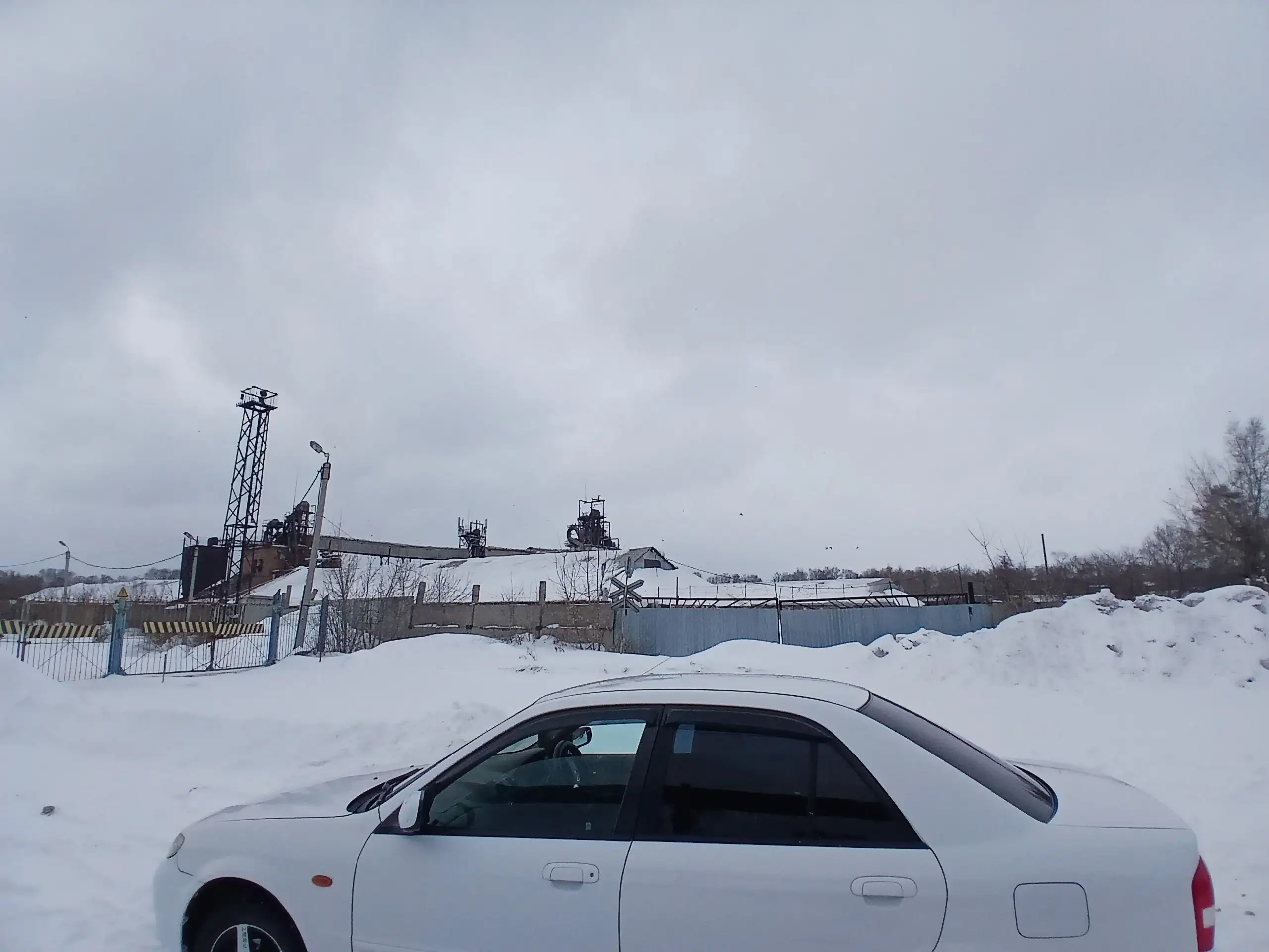 Продажа Mazda 2001 года на газу в отличном состоянии - Авто в Омск