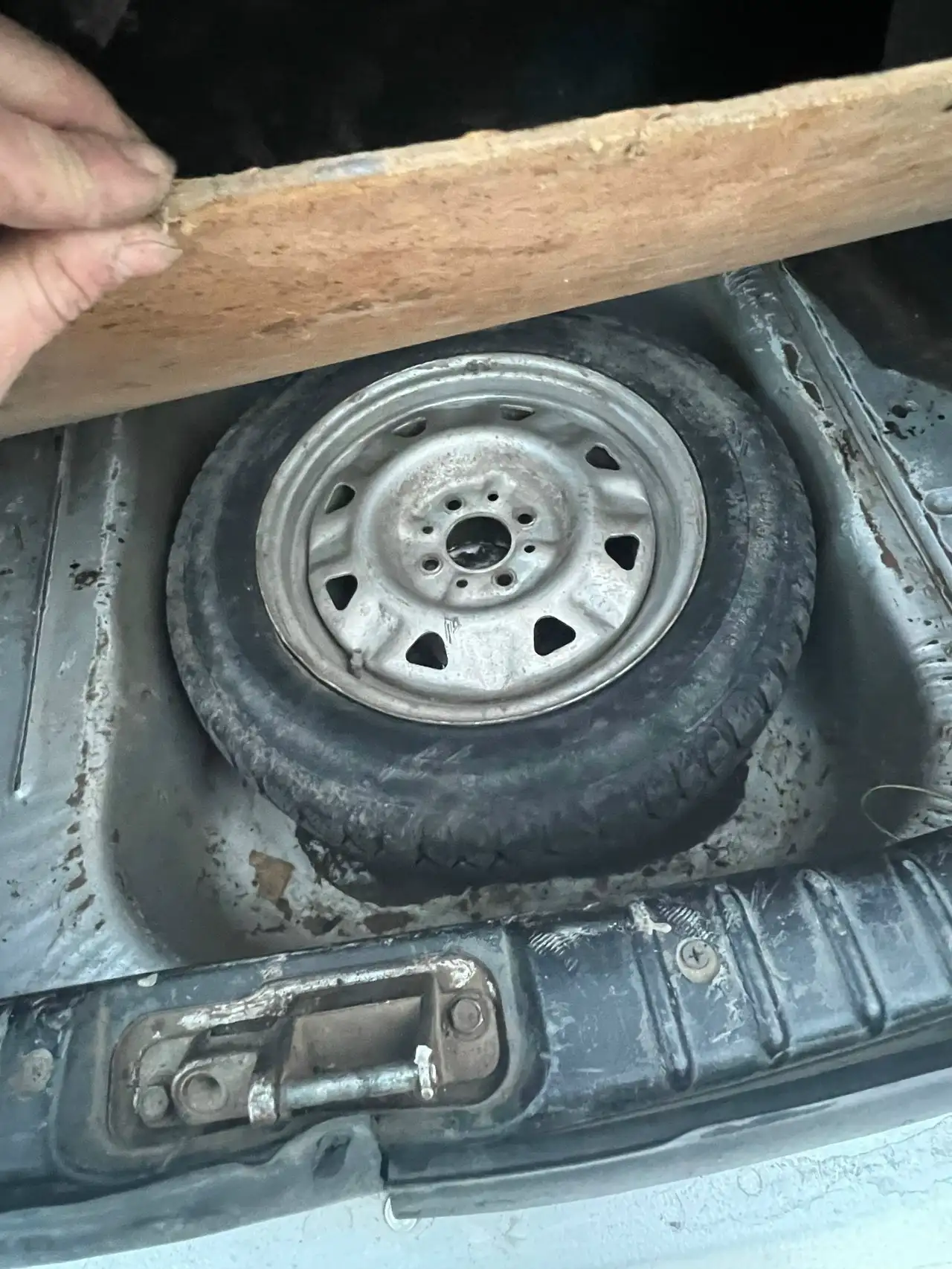 Продается автомобиль с двигателем 124 - Авто в Омск