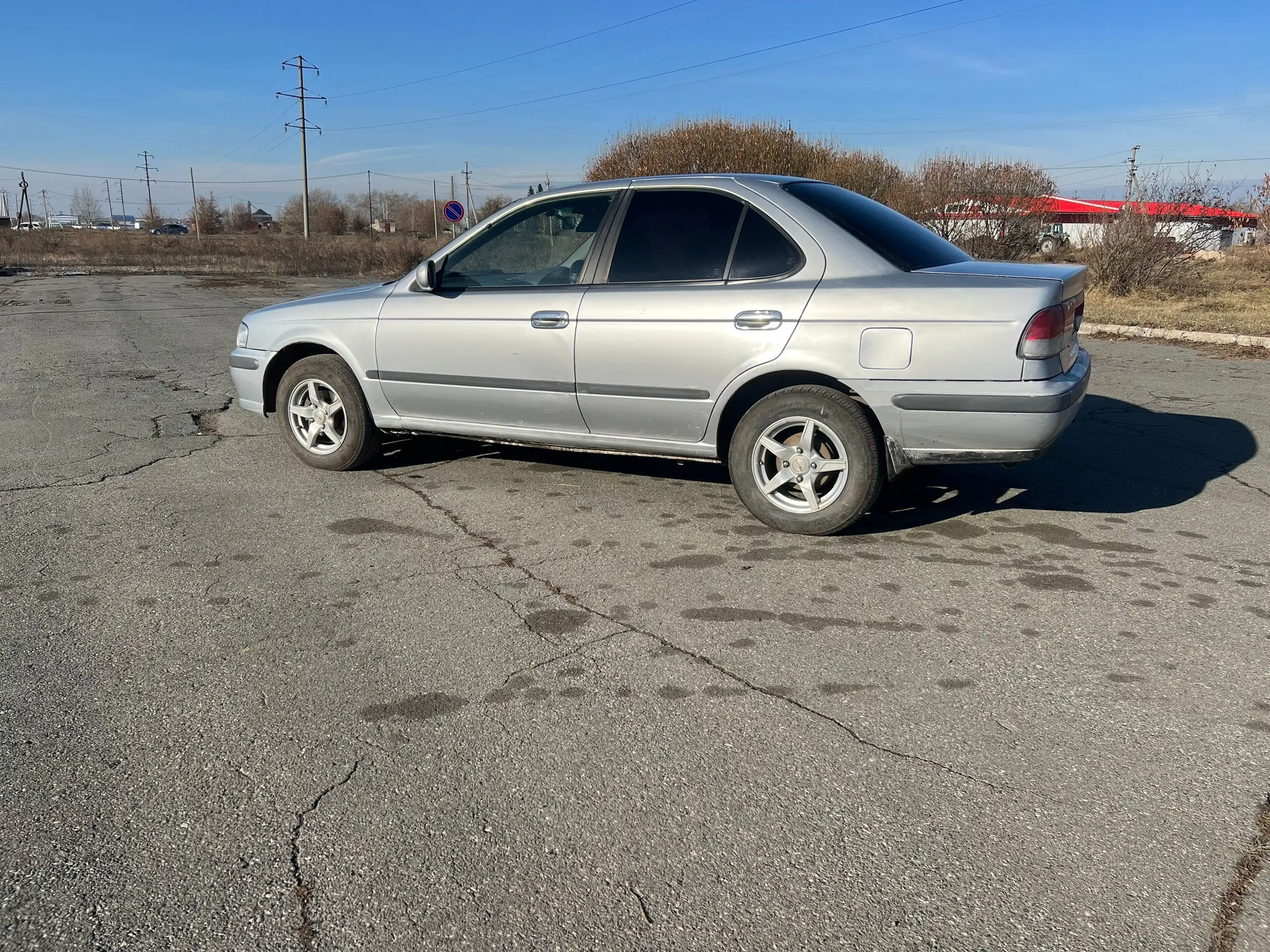 Nissan Sunny 2001 года в хорошем состоянии - Легковые автомобили (Авто) в Омск