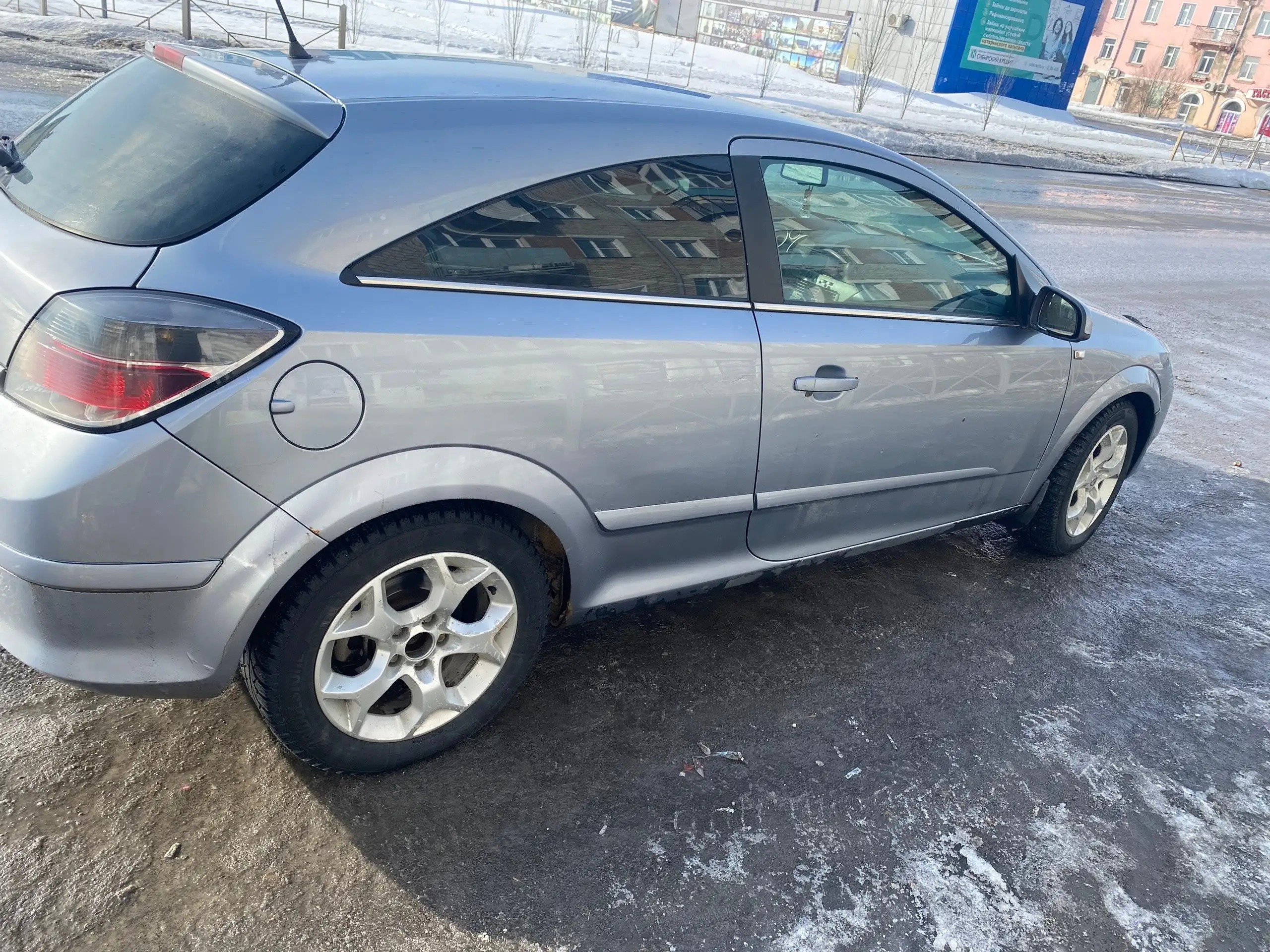 Автомобиль 2006 года с идеальной ходовой частью - Авто в Омск