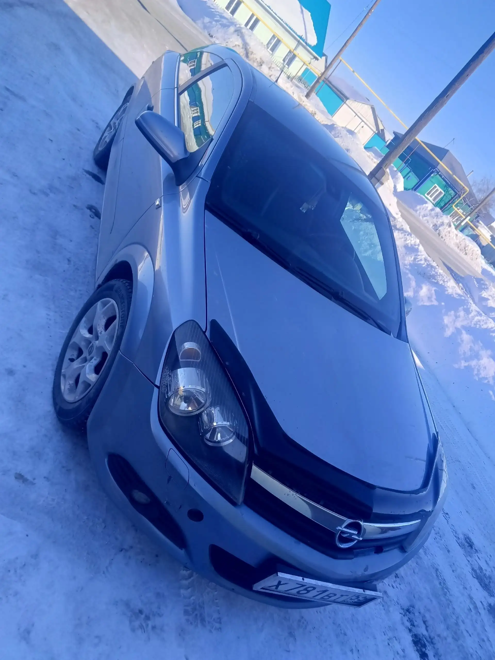 Автомобиль 2006 года с идеальной ходовой частью - Авто в Омск