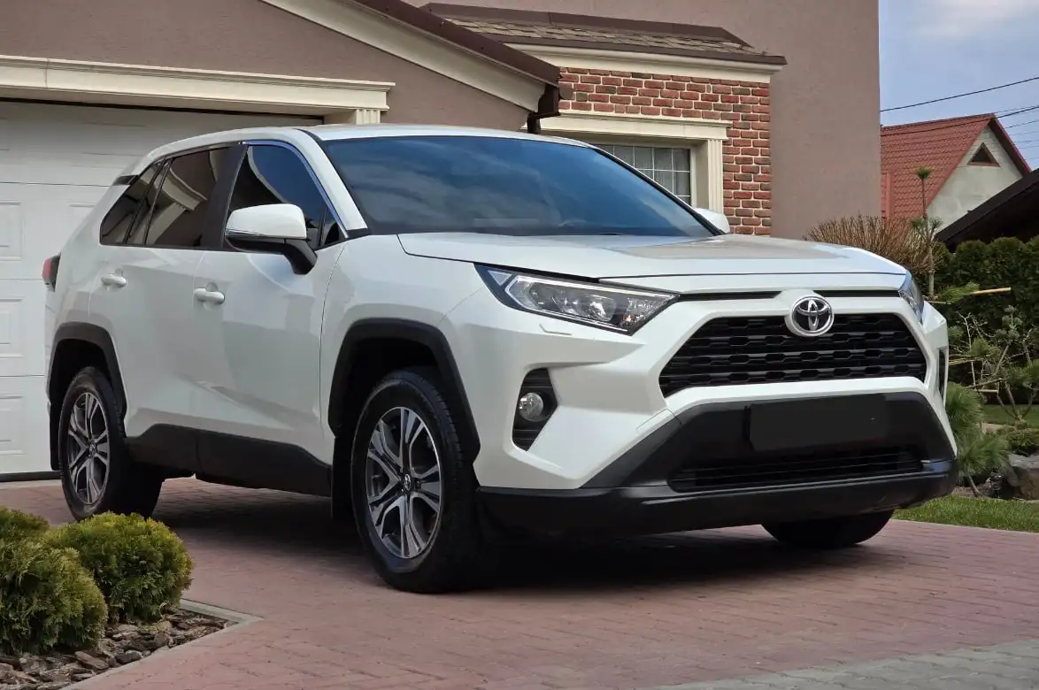 Toyota RAV4 2021, бензин 2 л, пробег 112000 км - Легковые автомобили (Авто) в Омск
