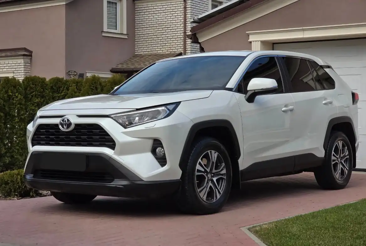 Toyota RAV4 2021, бензин 2 л, пробег 112000 км - Легковые автомобили (Авто) в Омск