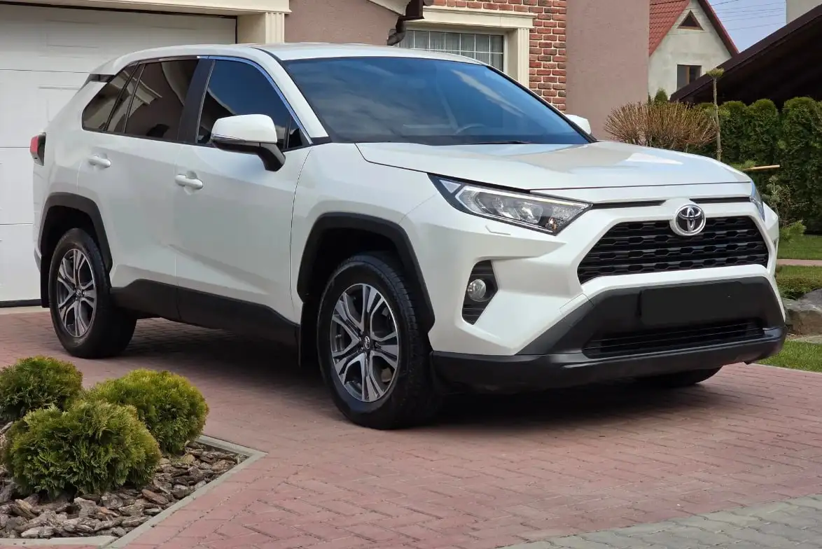 Toyota RAV4 2021, бензин 2 л, пробег 112000 км - Легковые автомобили (Авто) в Омск