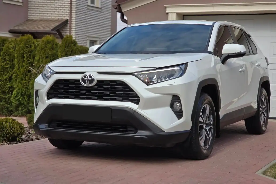 Toyota RAV4 2021, бензин 2 л, пробег 112000 км - Легковые автомобили (Авто) в Омск