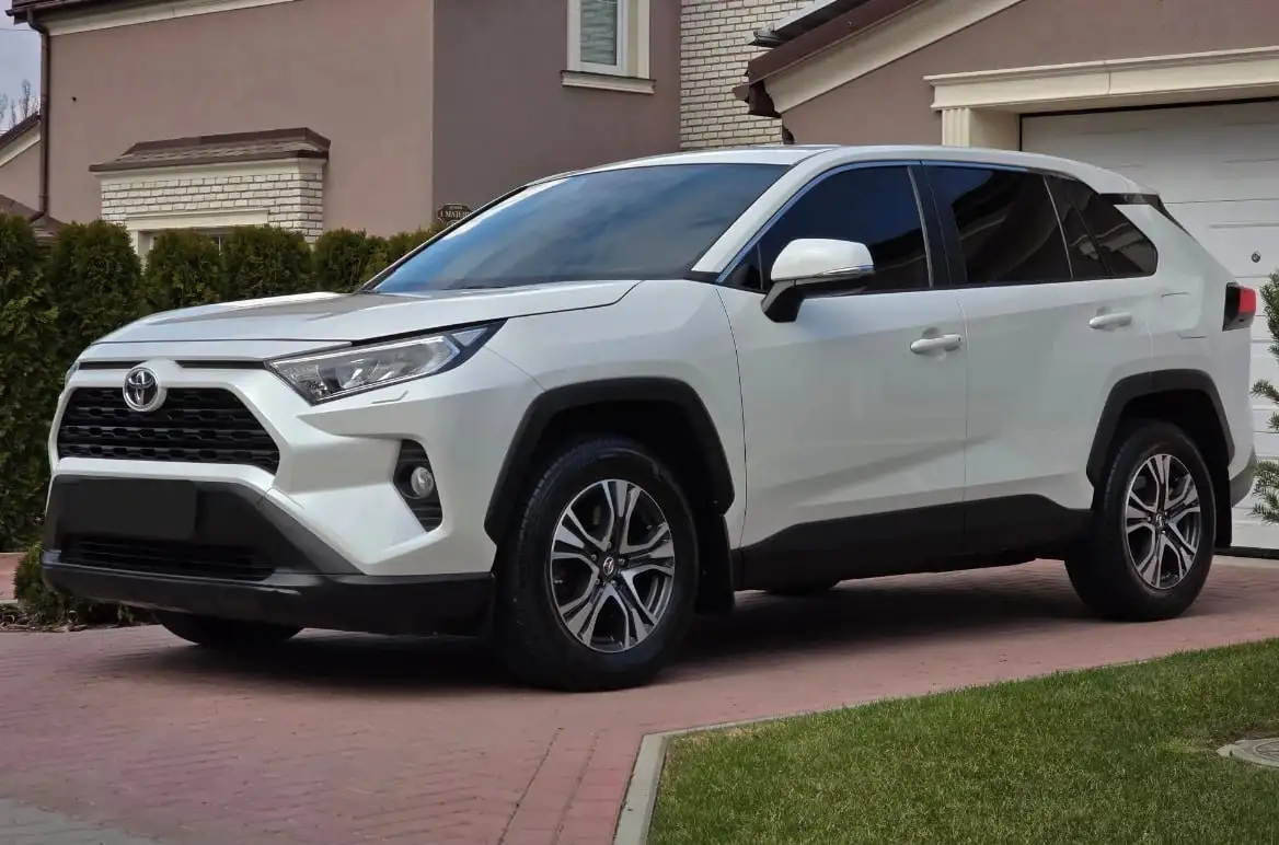 Toyota RAV4 2021, бензин 2 л, пробег 112000 км - Легковые автомобили (Авто) в Омск