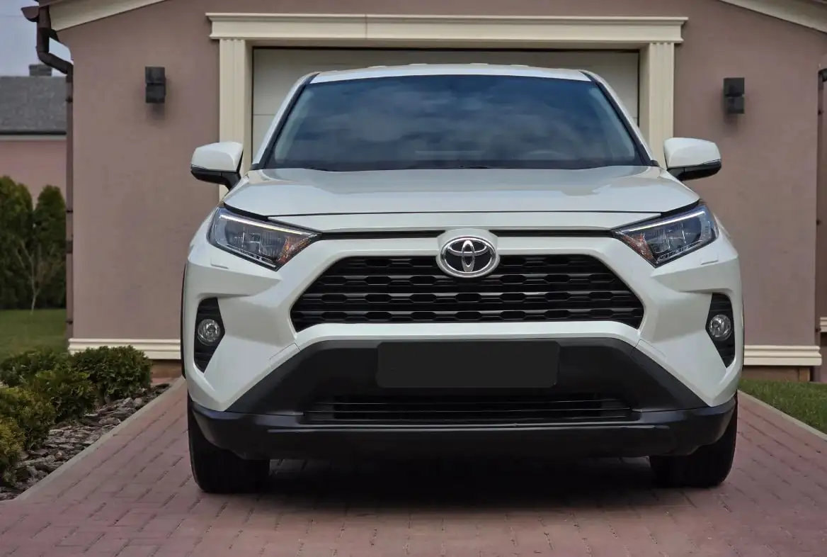 Toyota RAV4 2021, бензин 2 л, пробег 112000 км - Легковые автомобили (Авто) в Омск