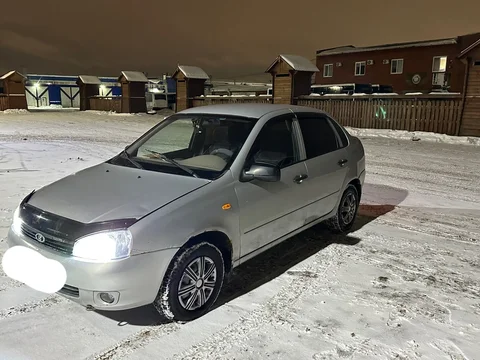 Калина 2010 года в хорошем состоянии - Шины и диски в Омск