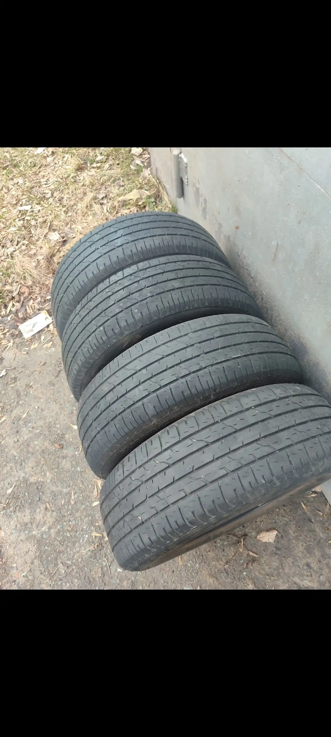 Продам летнюю резину Bridgestone 195/65/15 - Шины и диски (Авто) в Омск