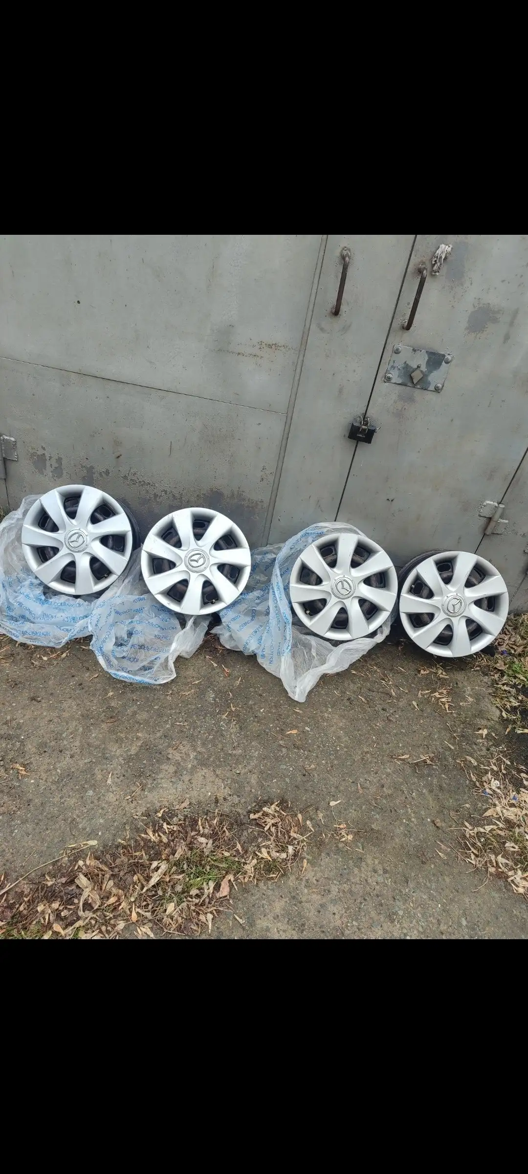 Продам летнюю резину Bridgestone 195/65/15 - Шины и диски (Авто) в Омск