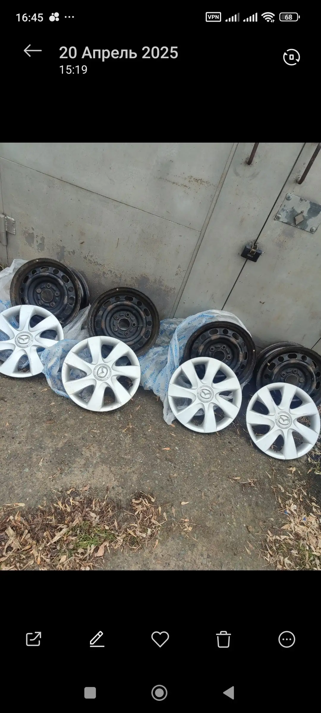 Продам летнюю резину Bridgestone 195/65/15 - Шины и диски (Авто) в Омск