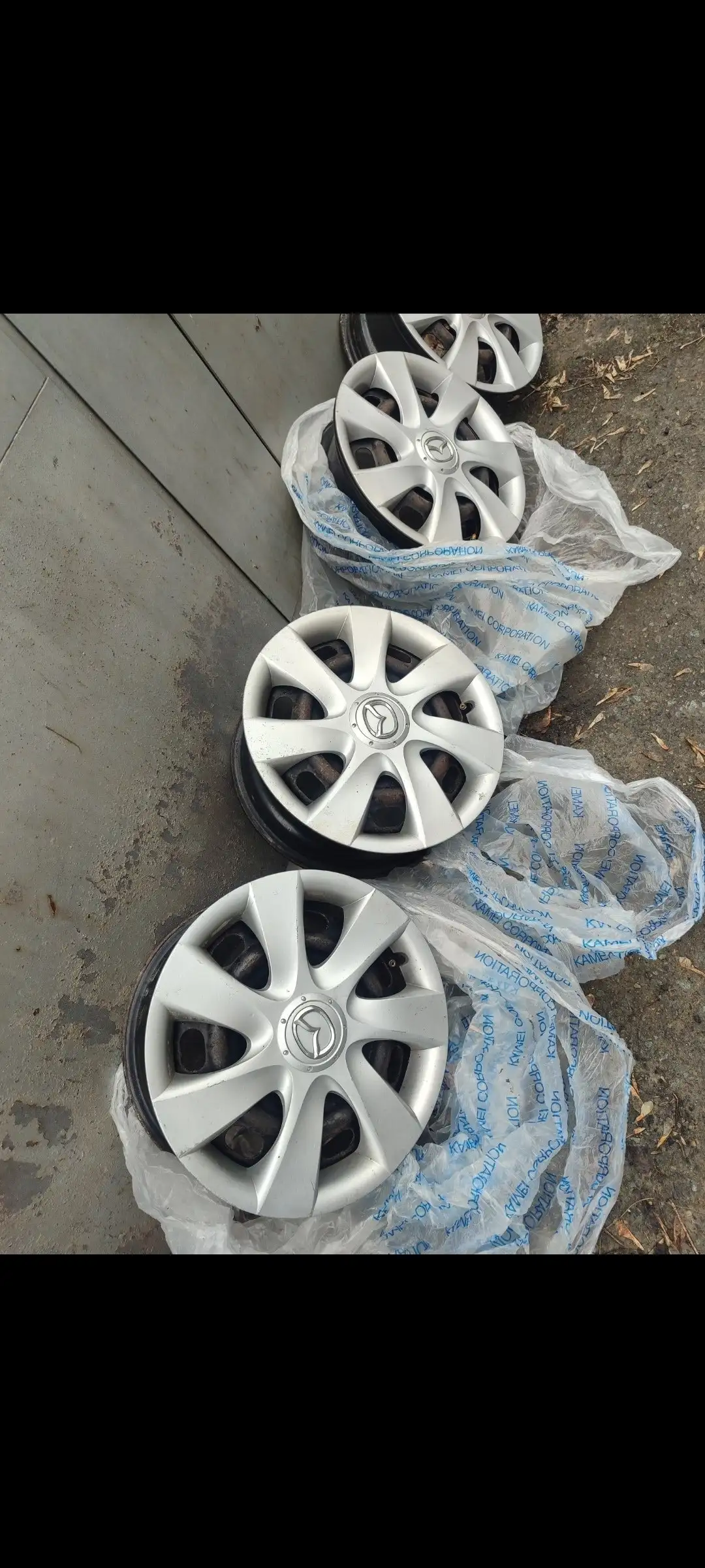 Продам летнюю резину Bridgestone 195/65/15 - Шины и диски (Авто) в Омск