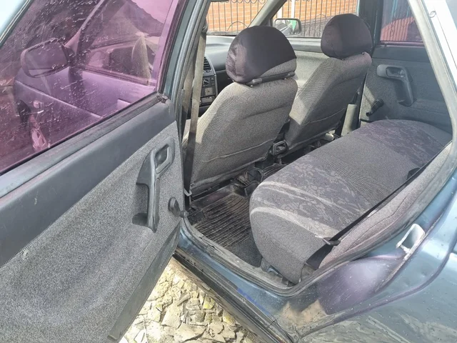 Автомобиль 2000 года в отличном состоянии - Аккумуляторы в Омск