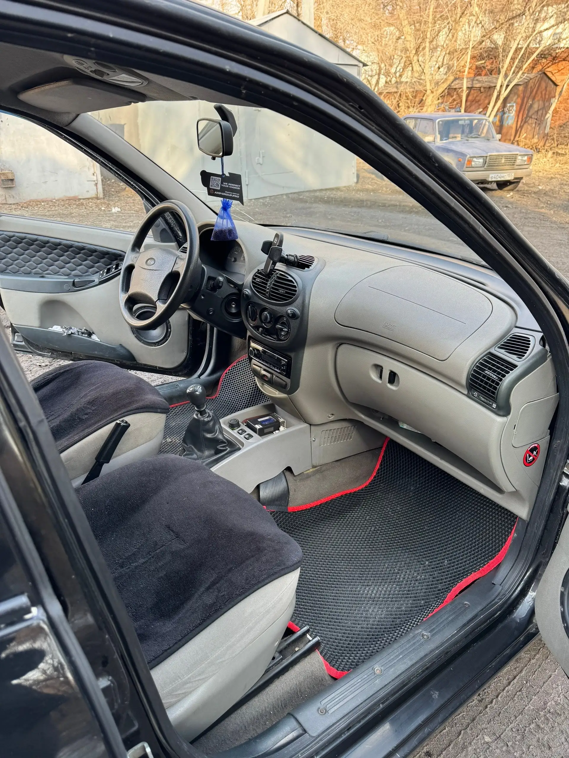 Продажа автомобиля с полным обслуживанием и аудиосистемой - Авто в Омск