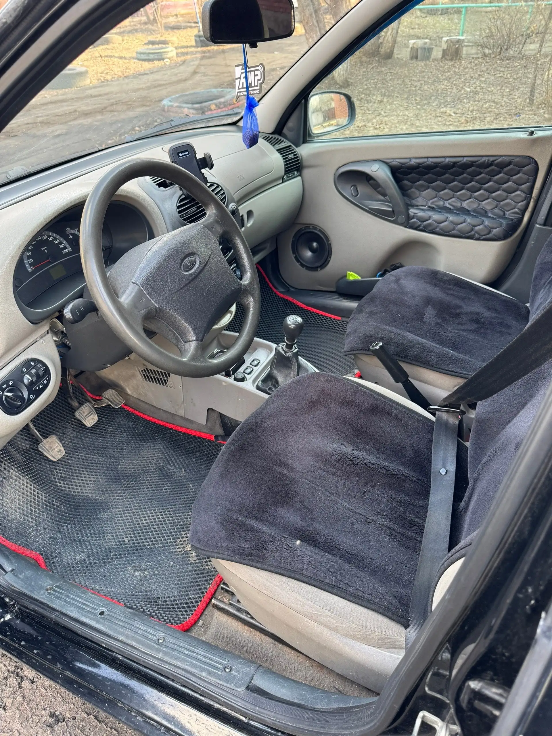 Продажа автомобиля с полным обслуживанием и аудиосистемой - Авто в Омск