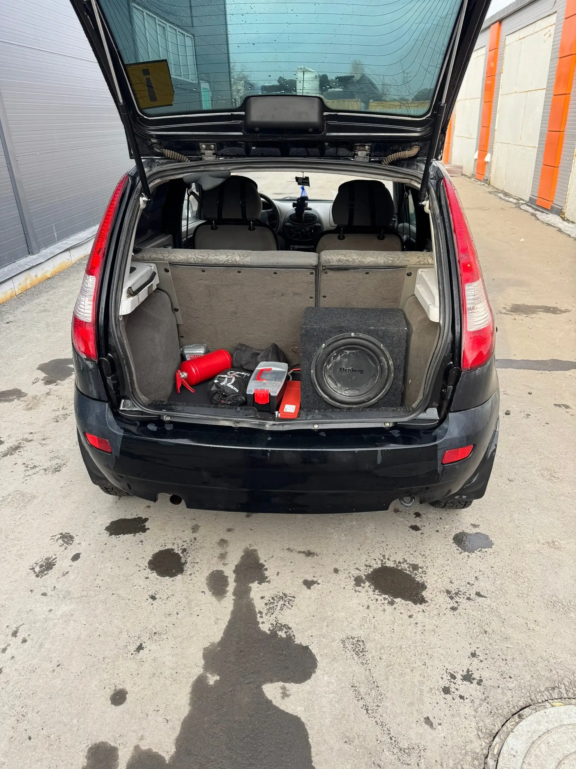 Продажа автомобиля с полным обслуживанием и аудиосистемой - Авто в Омск