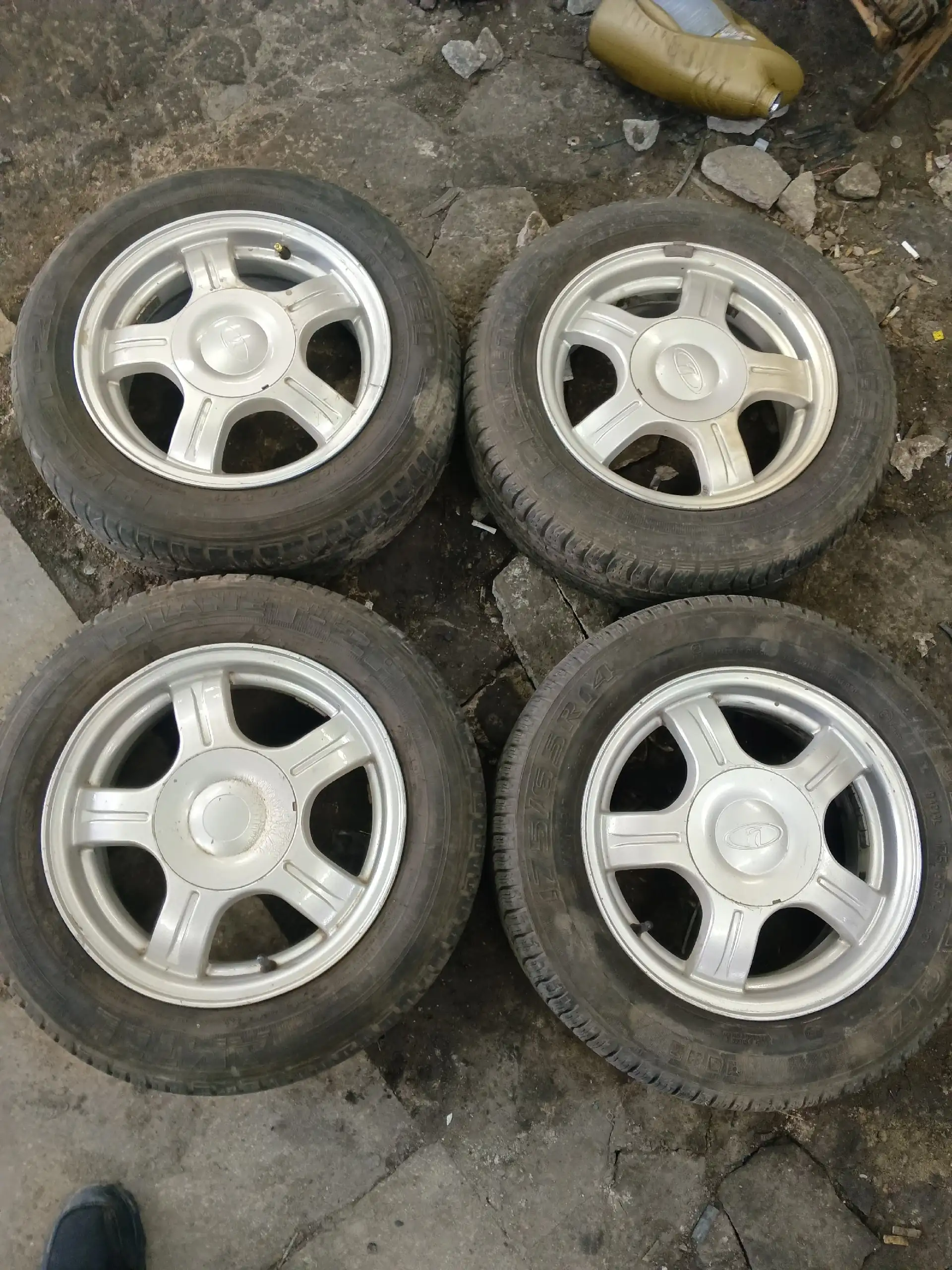 Продам статусы R14 в хорошем состоянии - Запчасти (Авто) в Омск