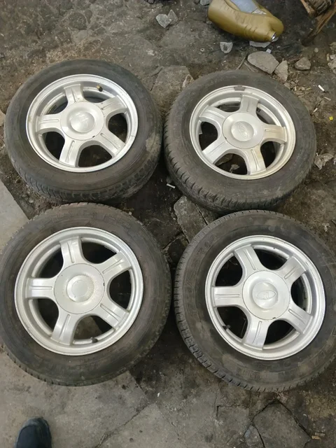 Продам статусы R14 в хорошем состоянии - Запчасти и аксессуары в Омск