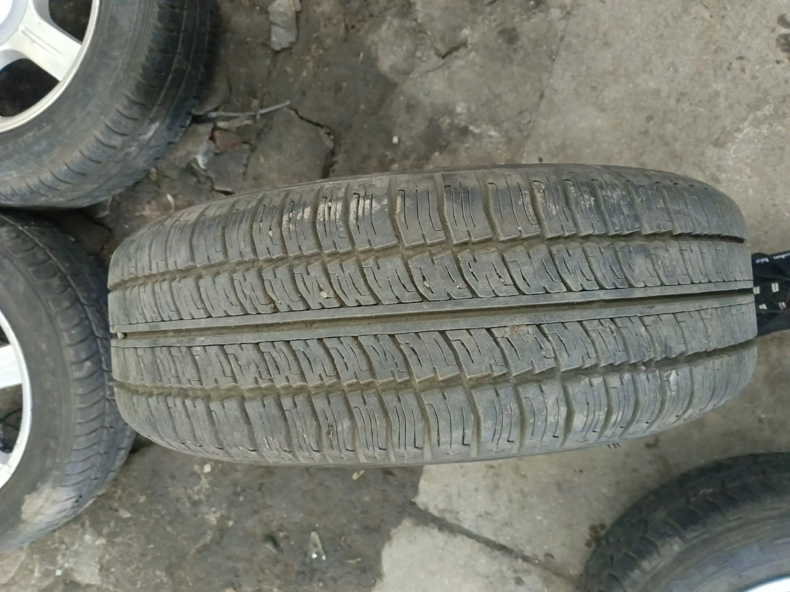 Продам статусы R14 в хорошем состоянии - Запчасти (Авто) в Омск