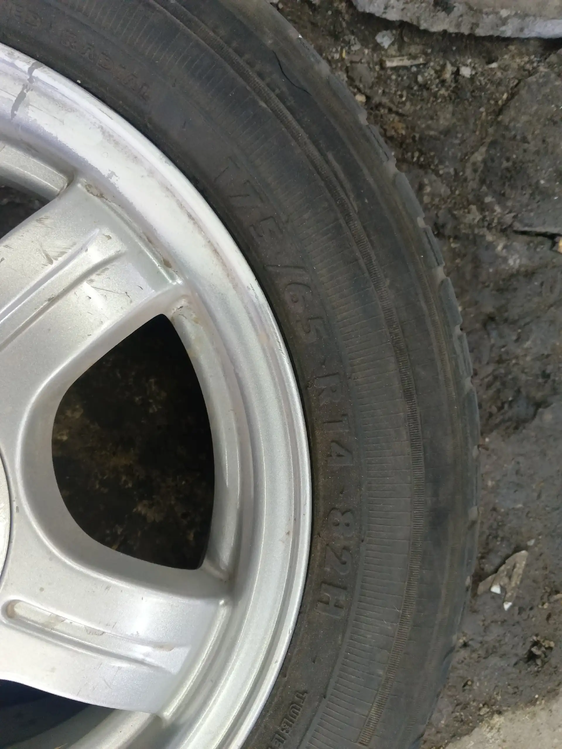 Продам статусы R14 в хорошем состоянии - Запчасти (Авто) в Омск