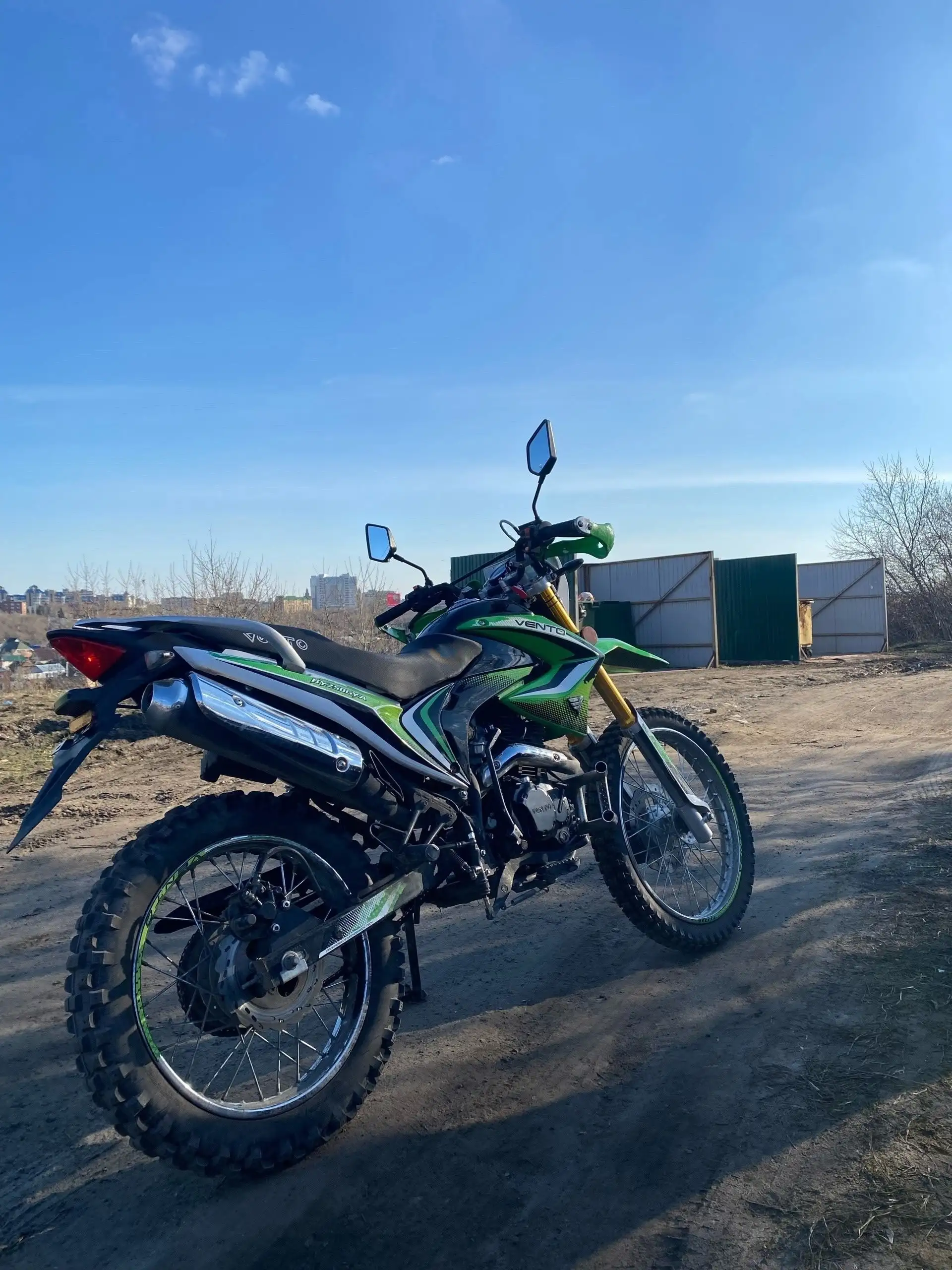 Обмен Эндуро 250 кубов на айфон 15 про или машину - Мотоциклы (Авто) в Омск