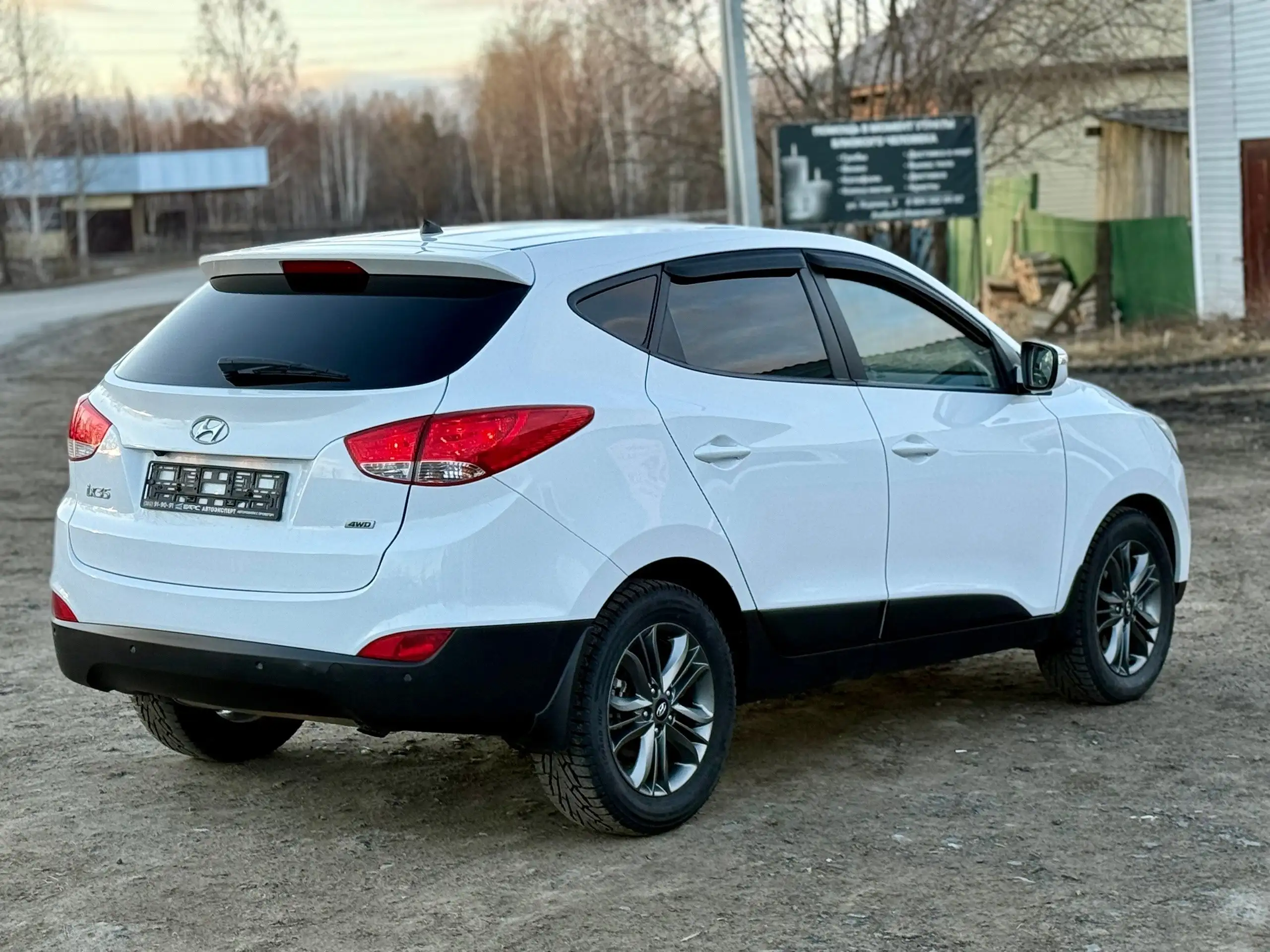 Продам автомобиль 2015 года с пробегом 118 000 км - Авто в Омск