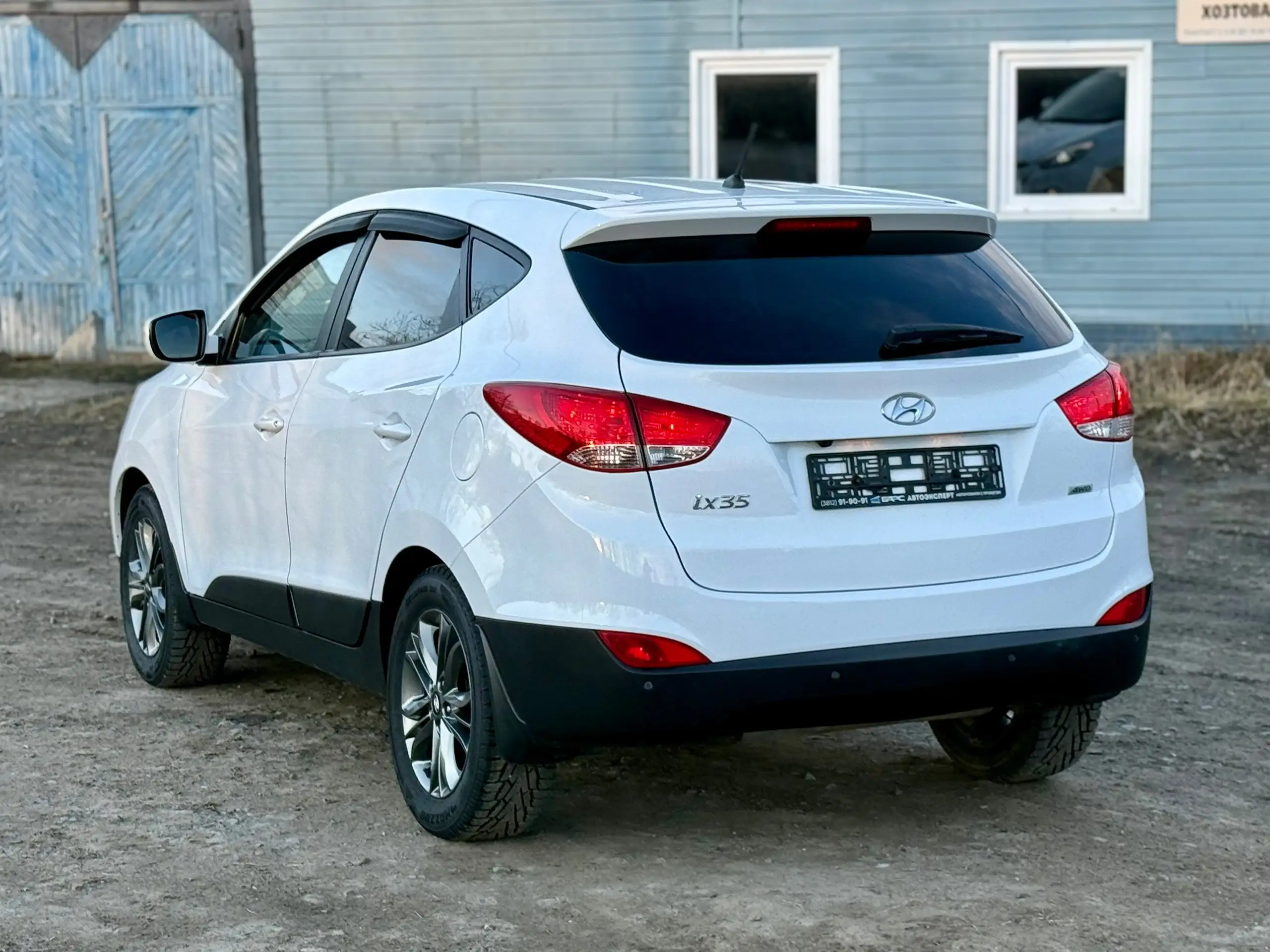 Продам автомобиль 2015 года с пробегом 118 000 км - Авто в Омск