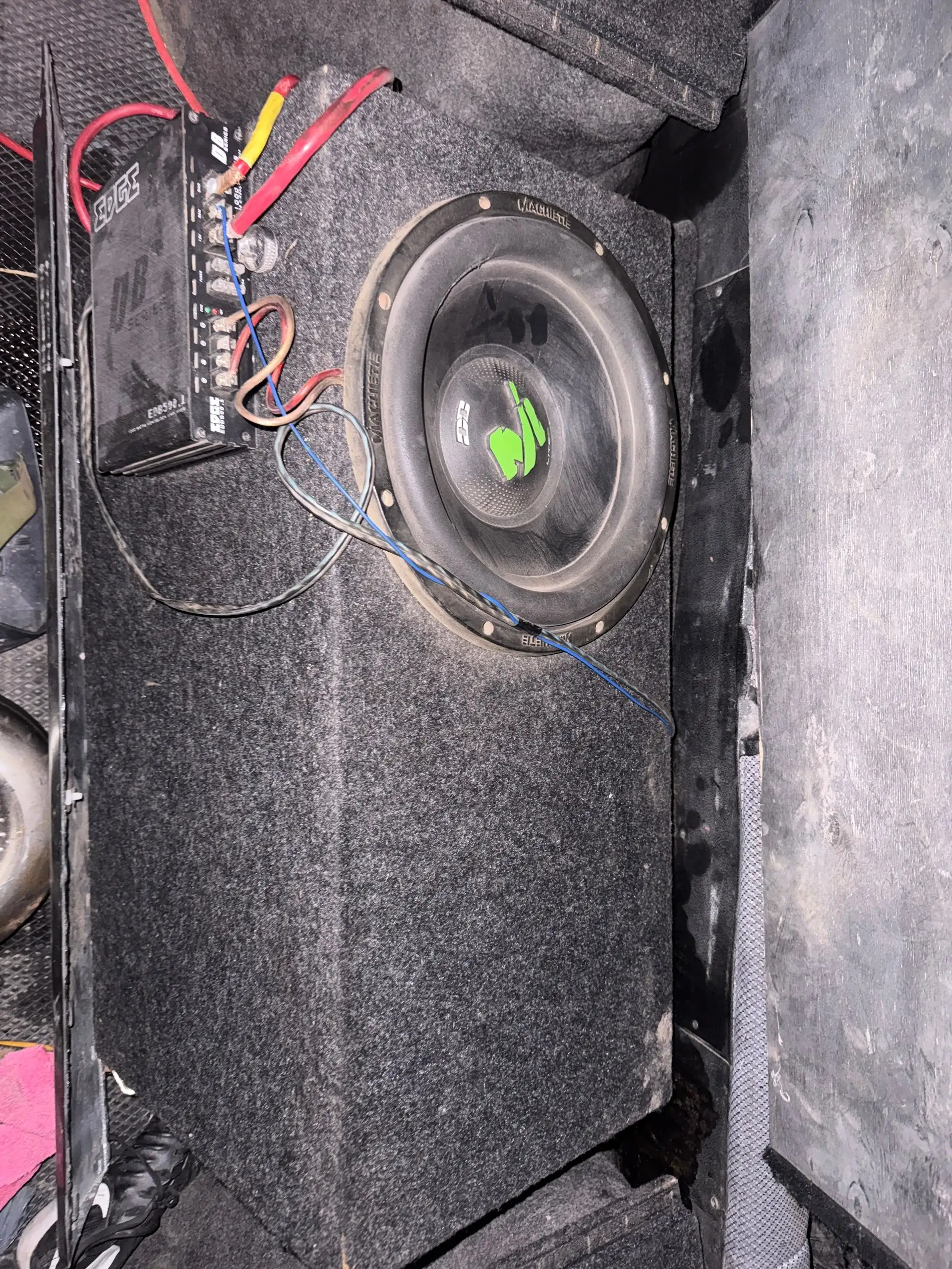 Продам сабвуфер - Аудиотехника (Электроника) в Омск