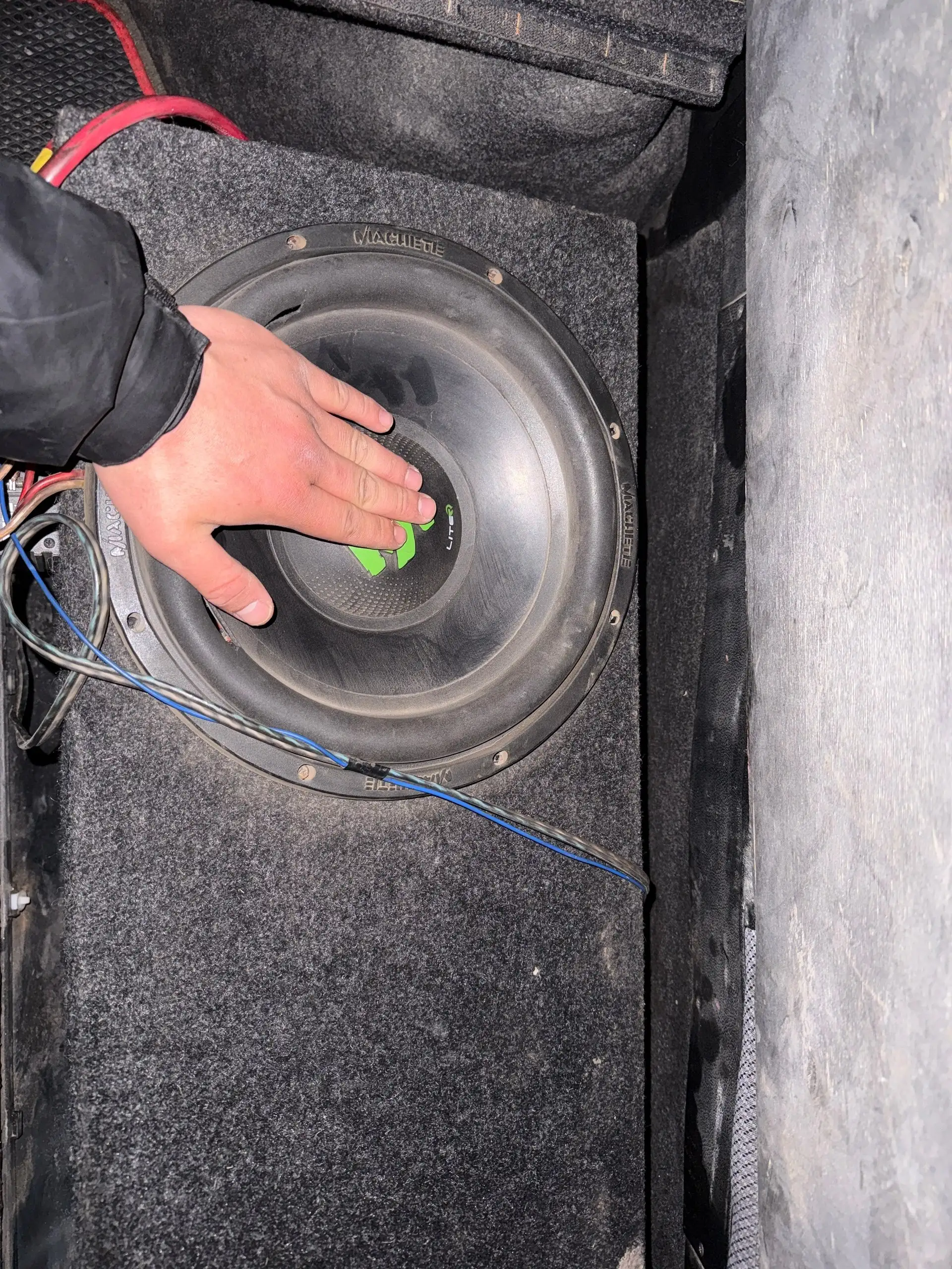 Продам сабвуфер - Аудиотехника (Электроника) в Омск