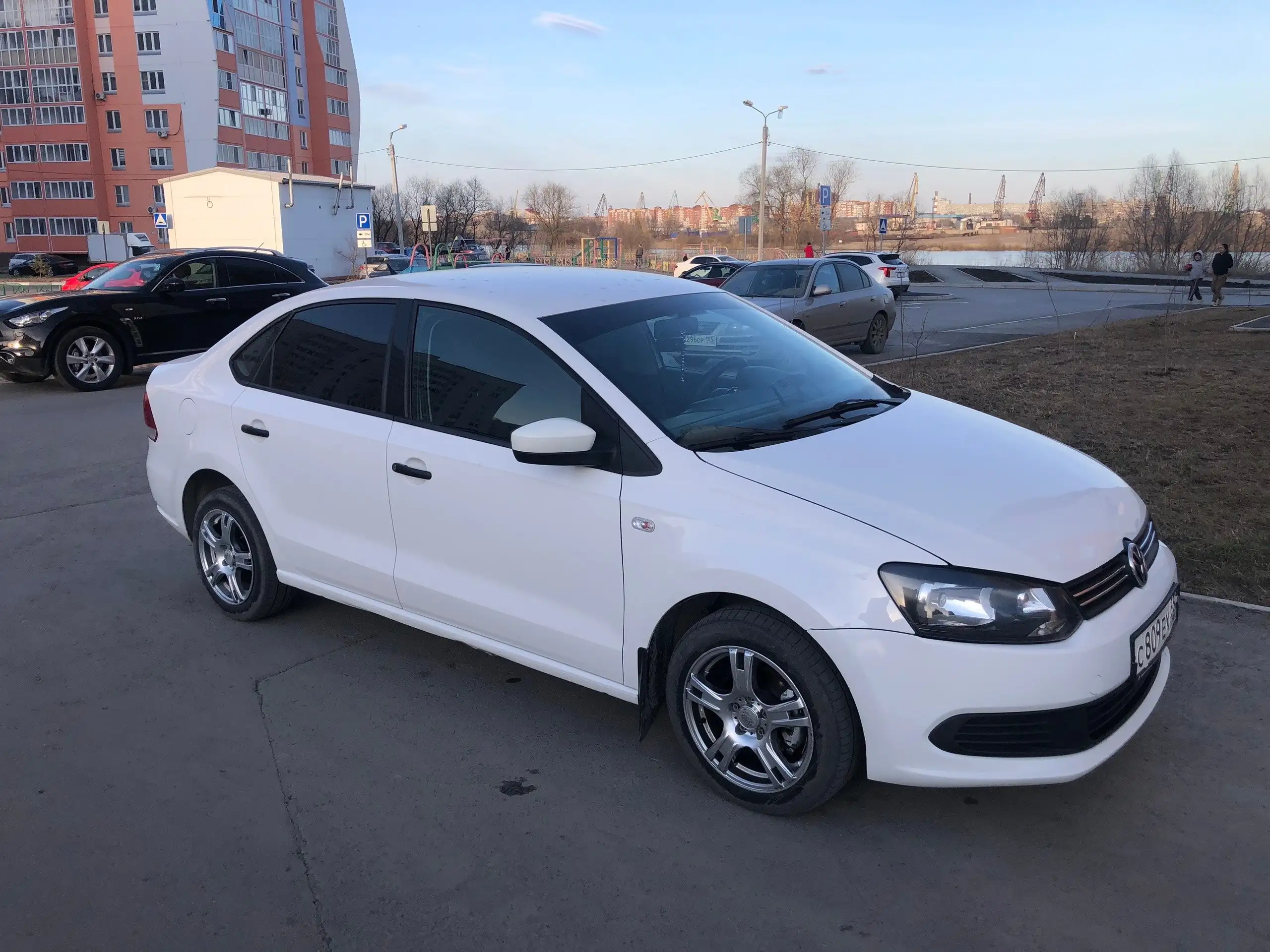 Автомобиль 2012 года выпуска с нормальным состоянием - Авто в Омск