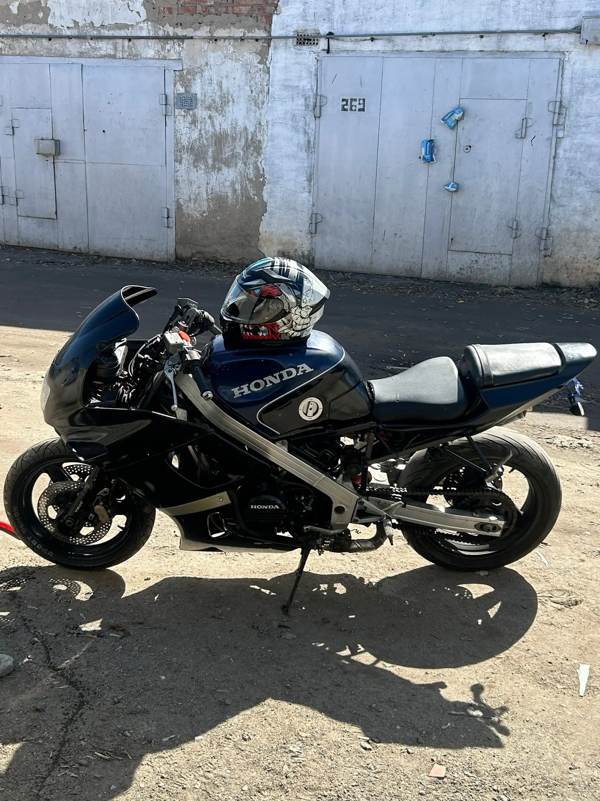 Продажа мотоцикла Honda VFR 750 F - Мотоциклы (Авто) в Омск