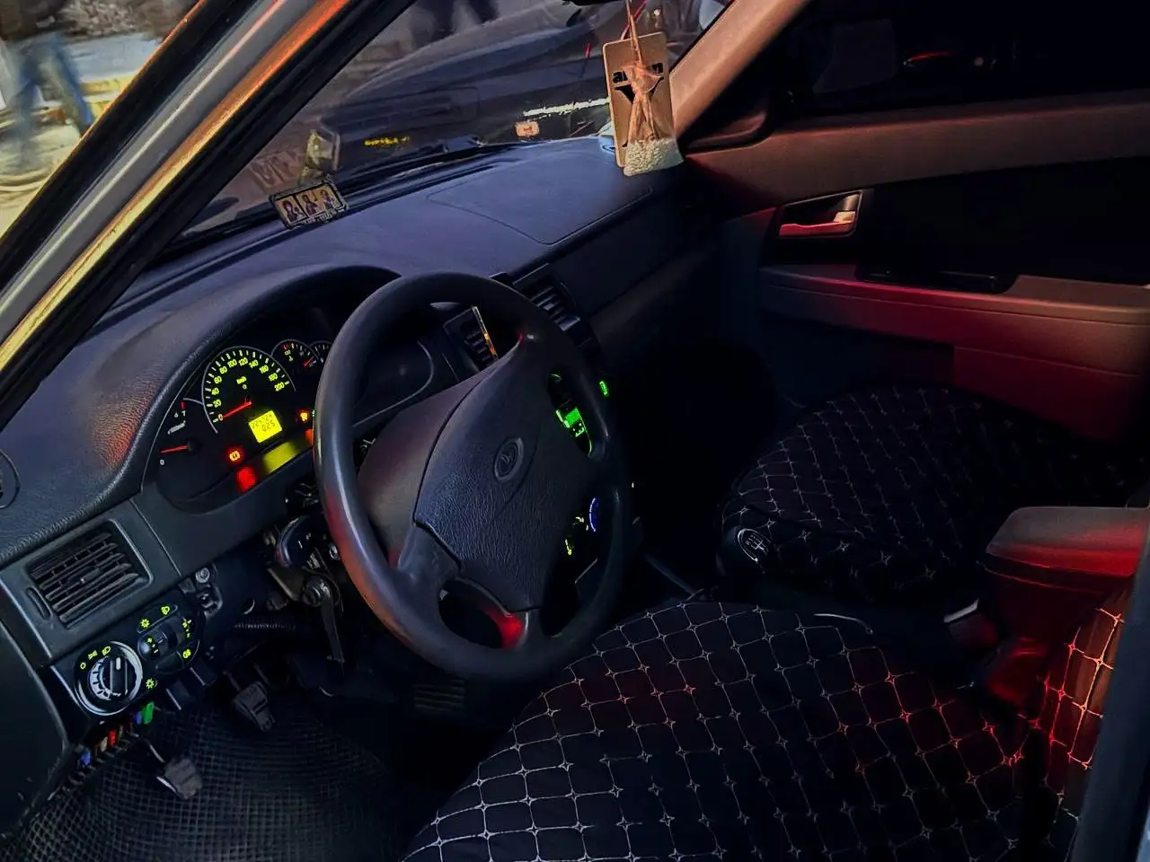 Продажа двух автомобилей ВАЗ 2107 и Приора в Омске - Легковые автомобили (Авто) в Омск