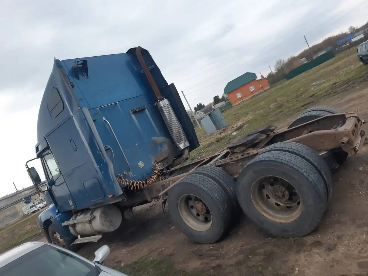 Продажа тягача Фред-Лайн 2004 года с прицепом - Грузовики и спецтехника (Авто) в Омск