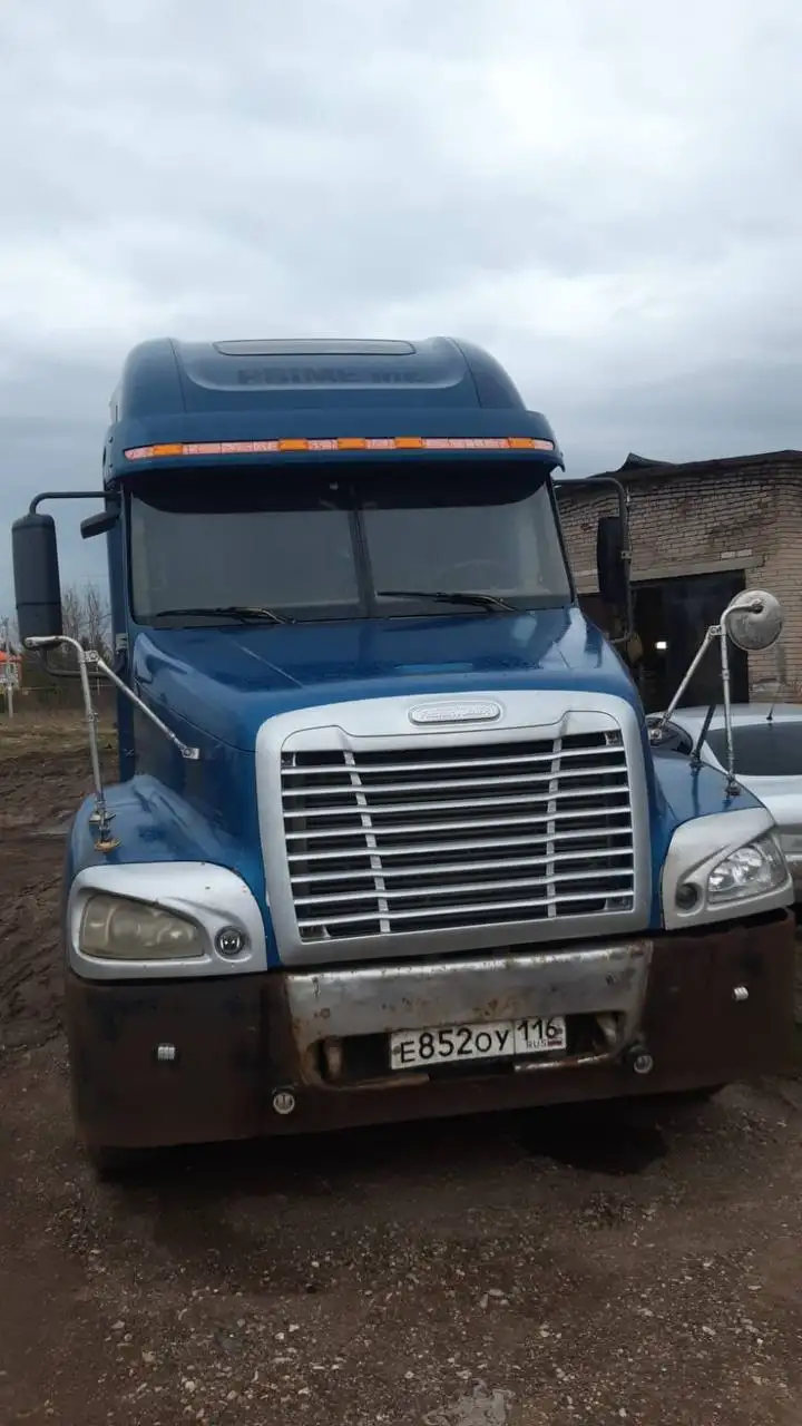 Продажа тягача Фред-Лайн 2004 года с прицепом - Грузовики и спецтехника (Авто) в Омск