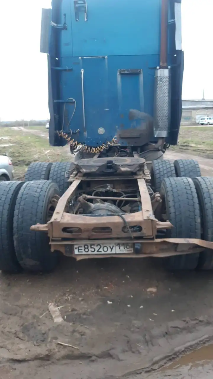 Продажа тягача Фред-Лайн 2004 года с прицепом - Грузовики и спецтехника (Авто) в Омск