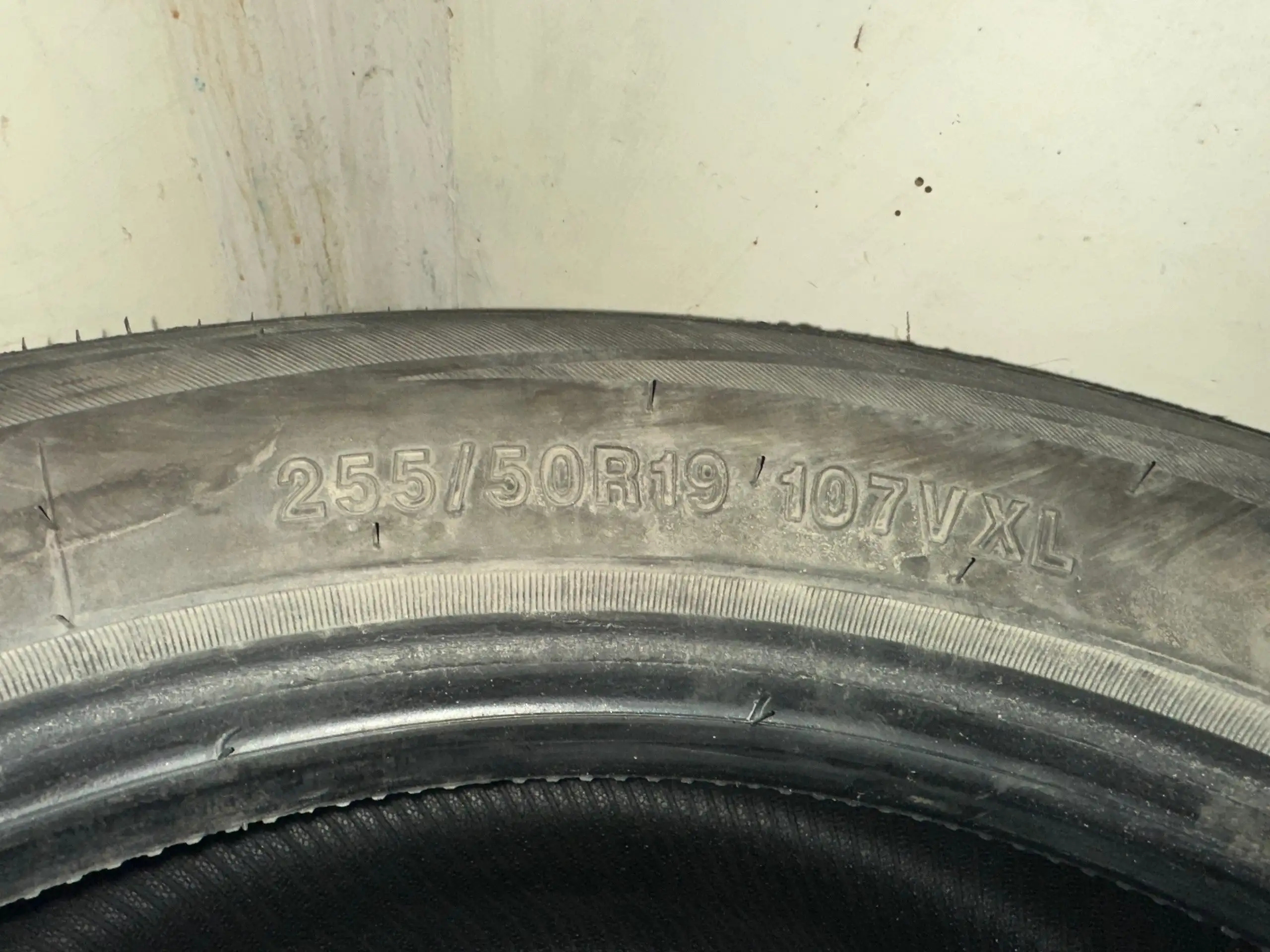 Arivo Traverso R19 4 месяца - Шины и диски (Запчасти) в Омск