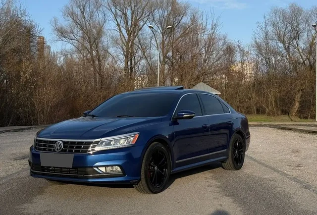 Volkswagen Passat 2017 - Автомобили с пробегом в Омск