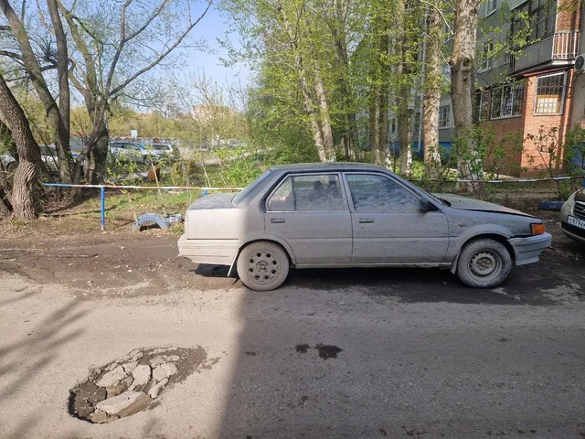 Nissan Sunny на ходу с люком - Автомобили с пробегом в Омск