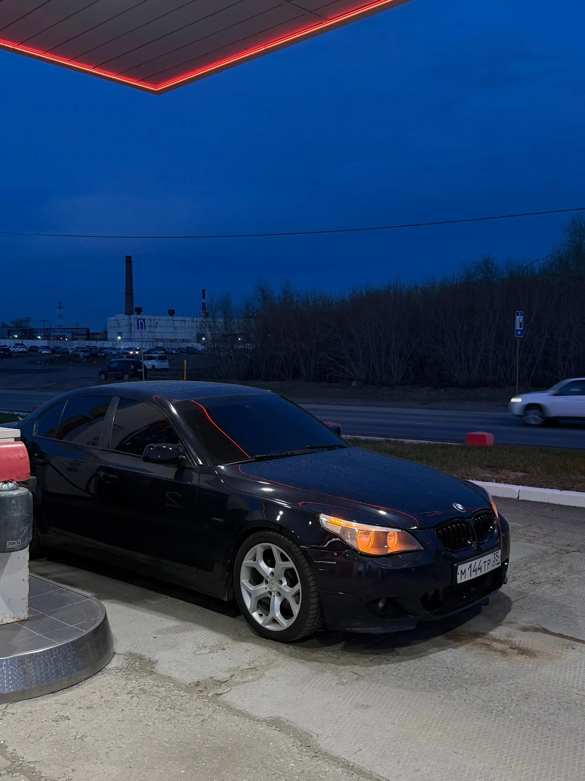 BMW E60 2003 - Автомобили с пробегом (Авто) в Омск