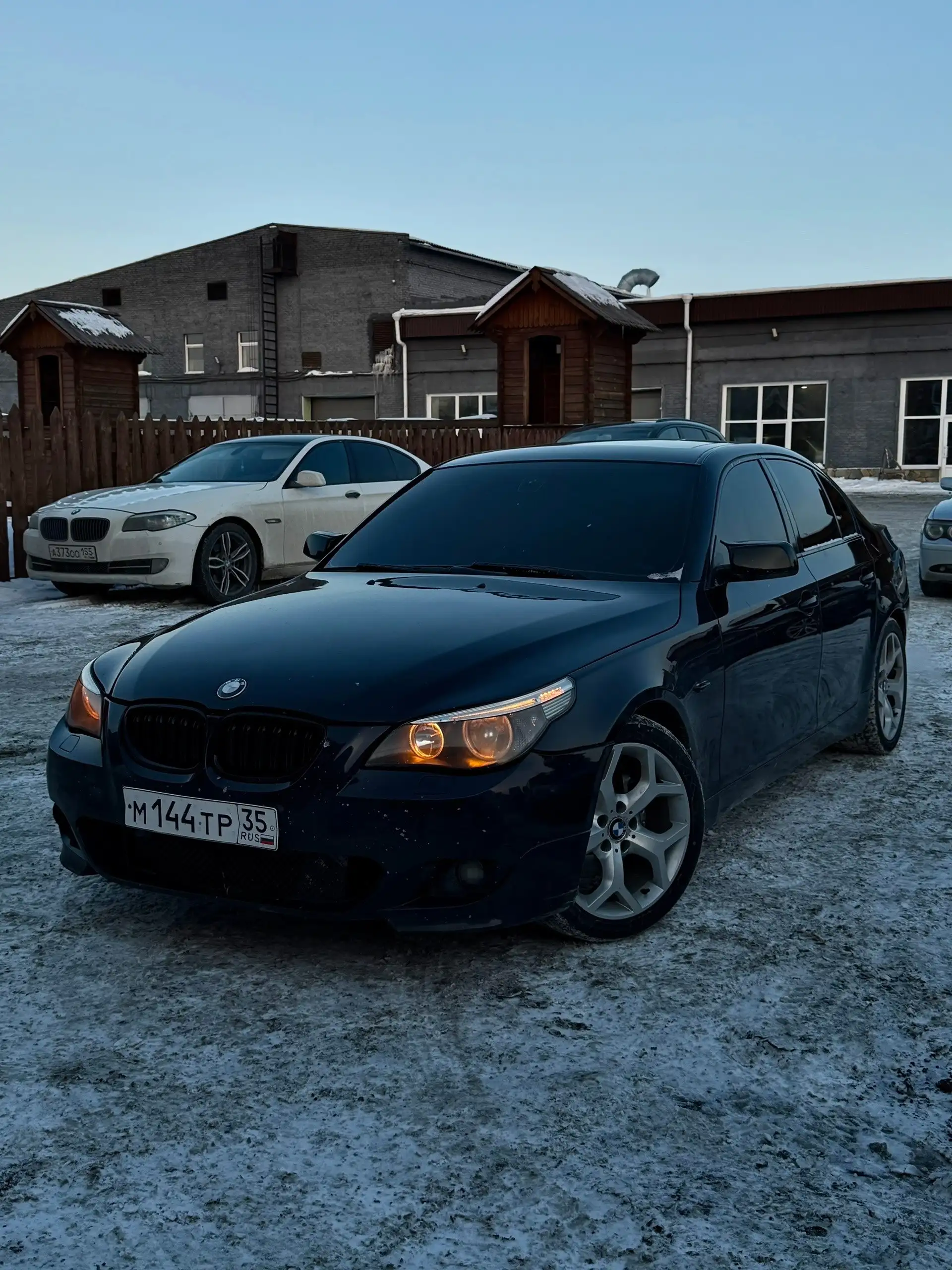 BMW E60 2003 - Автомобили с пробегом (Авто) в Омск