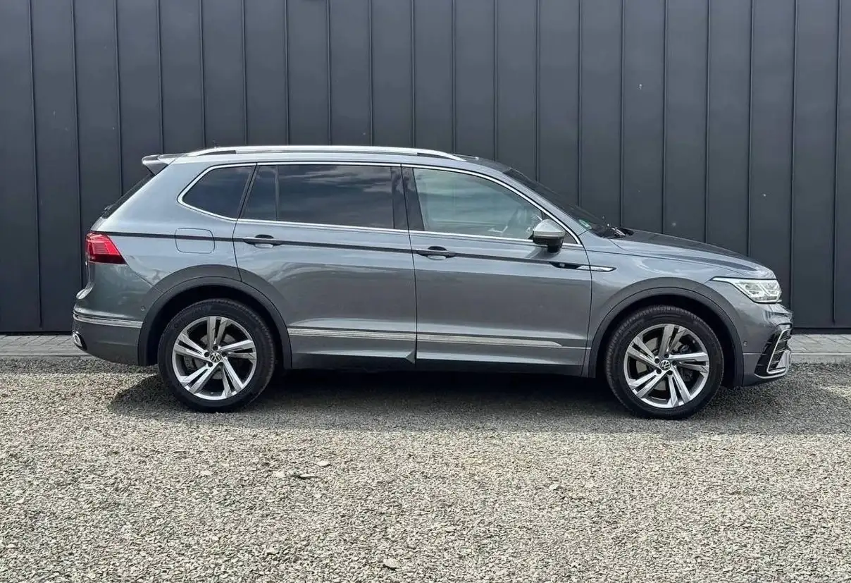 Volkswagen Tiguan Allspace 2022 - Внедорожник / Кроссовер (Авто) в Омск