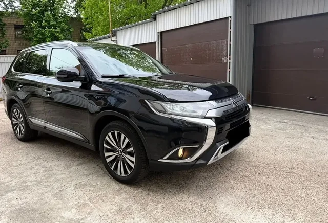 Mitsubishi Outlander III 2019 - Авто в Омск