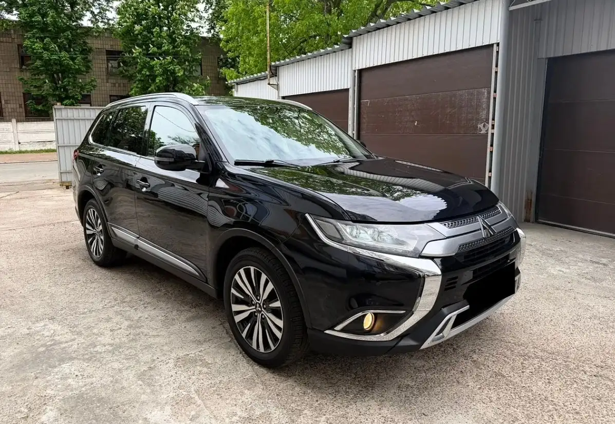 Mitsubishi Outlander III 2019 - Внедорожник (Авто) в Омск