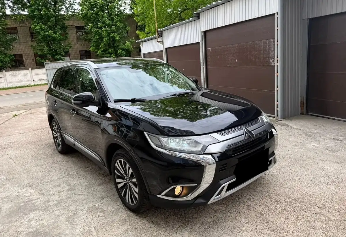 Mitsubishi Outlander III 2019 - Внедорожник (Авто) в Омск