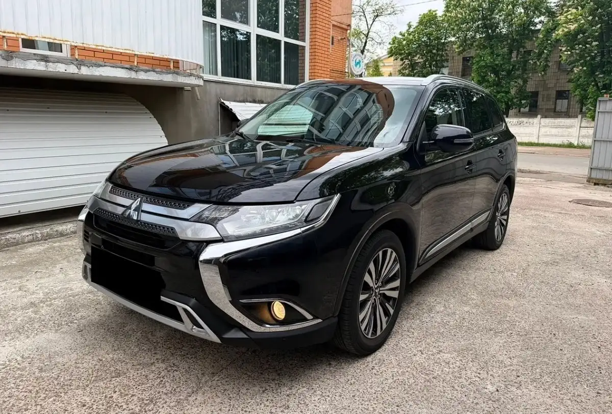 Mitsubishi Outlander III 2019 - Внедорожник (Авто) в Омск