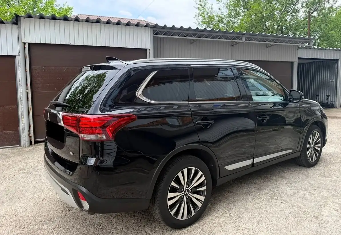 Mitsubishi Outlander III 2019 - Внедорожник (Авто) в Омск