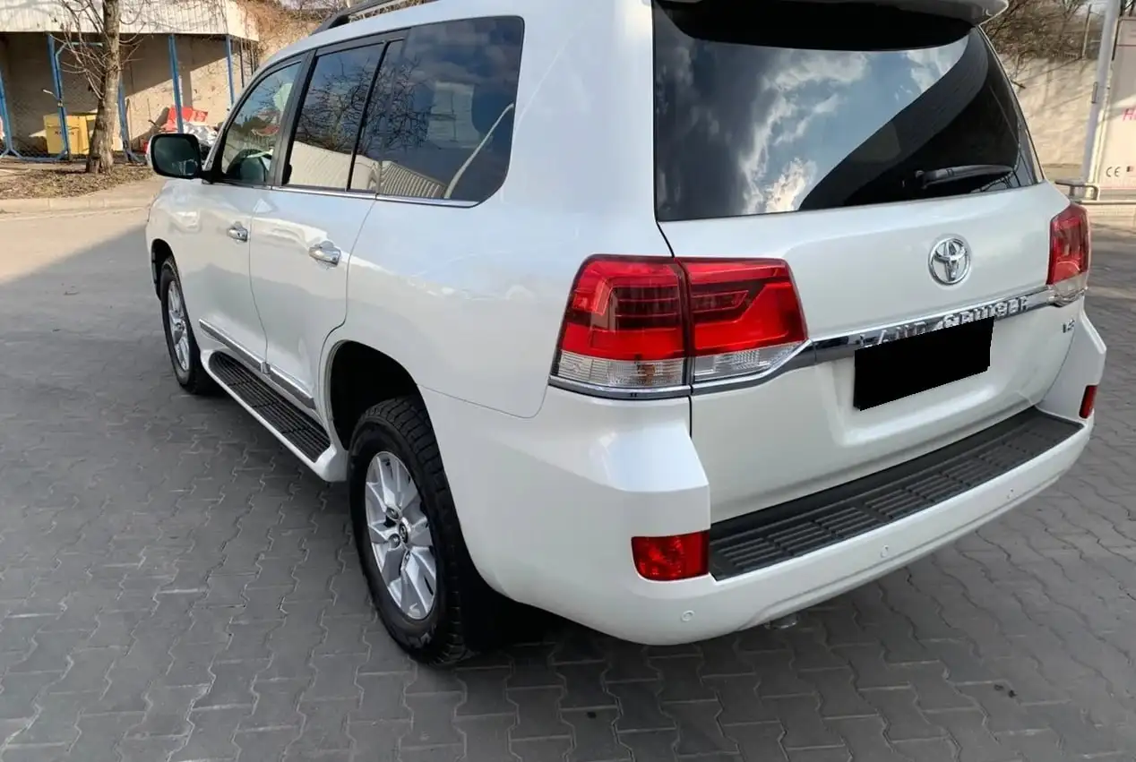 Toyota Land Cruiser 200 2017 - Внедорожник (Авто) в Омск