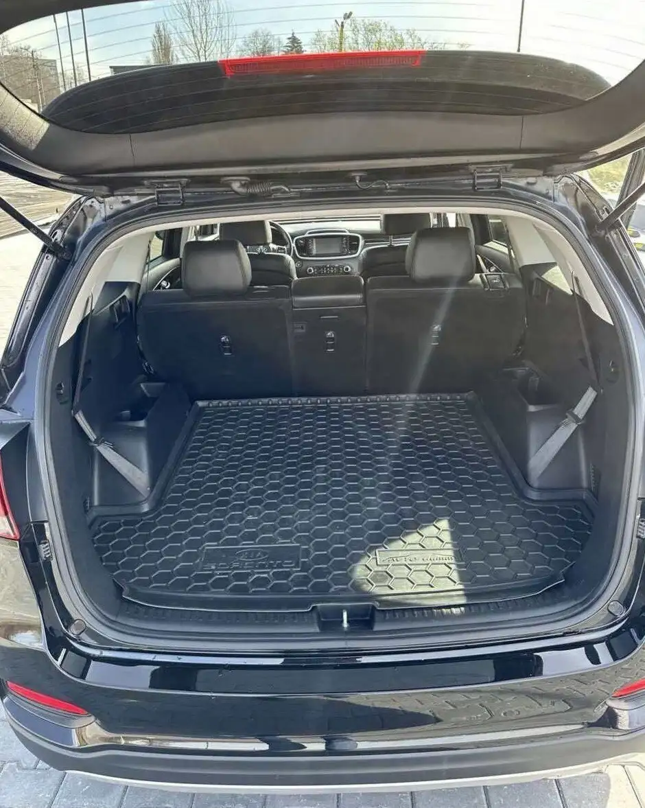 Kia Sorento 2018 - Авто в Омск